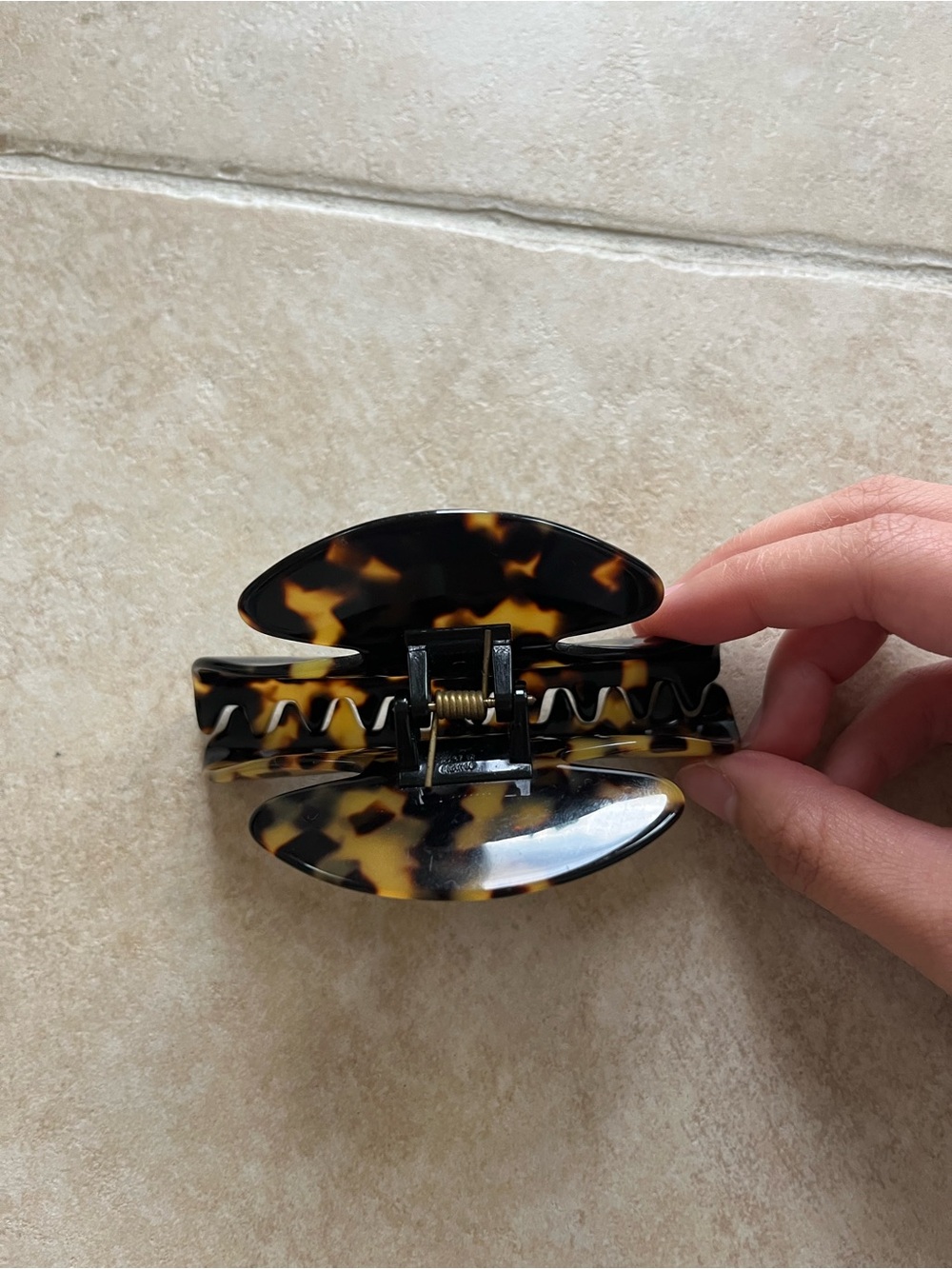 Charles J. Wahba Tortoiseshell Hair Claw Clip